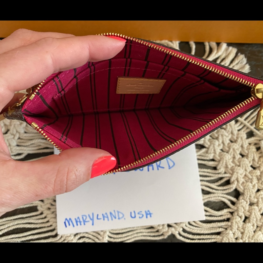 ❗️Sold❗️Neverfull PM Pouch - Picture 4 of 11